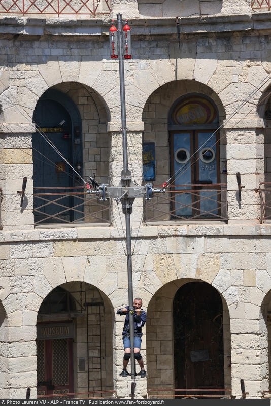 [Spoilers] Présentation > Fort Boyard 2022-01 - Centre de Conservation des Chimpanzés et Keep a Breast (02/07/2022) Fort-boyard-2022-officielle-equipe01-38