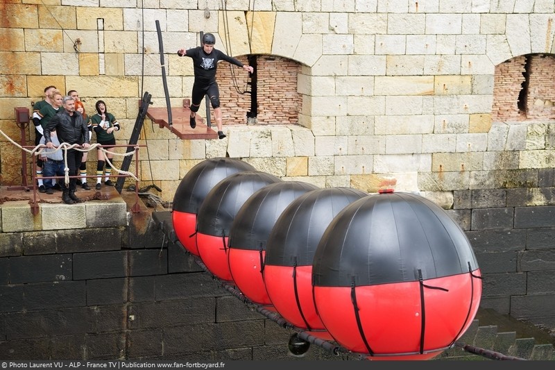 [Spoilers] Présentation > Fort Boyard 2023-03 - Carl (15/07/2023) Fort-boyard-2023-officielle-equipe03-18