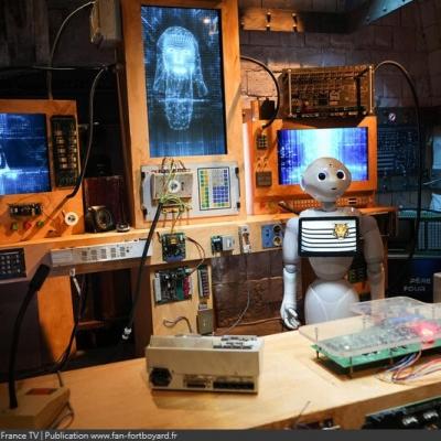 Fort Boyard 2024 - Cellule interdite - Salle informatique (décor)