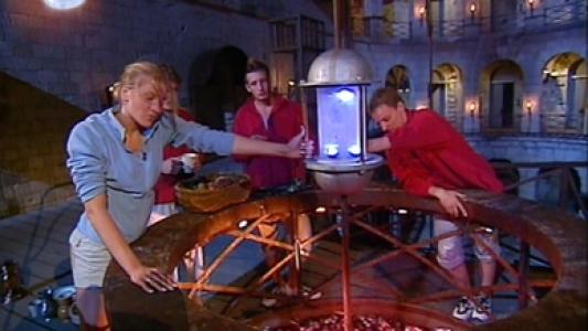 Fort Boyard 2003 : Le Cristal est dans la Lanterne au milieu du rond central