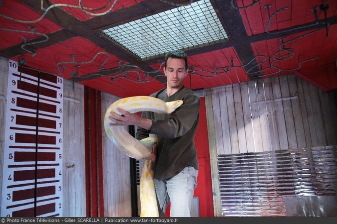 Fort Boyard 2011 - L'animalier Karim Daoues dans la Cellule qui rétrécit