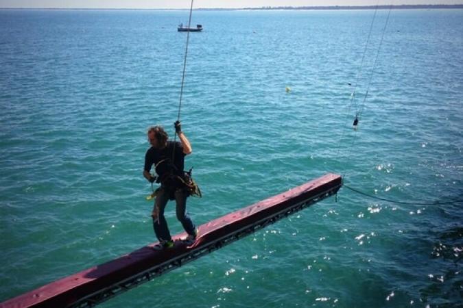 Fort Boyard 2013 : La Poutre-jets d'eau en installation (05/06/2013)