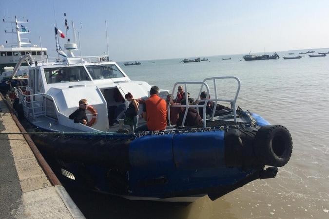 Fort Boyard 2014 : Le bateau qui fait le trajet entre le continent et le fort (02/06/2014 - W. Rovelli)