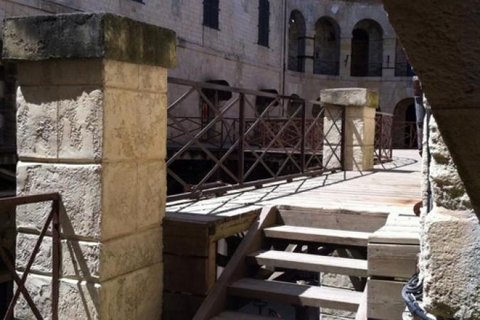 Fort Boyard 2014 : La cour intérieure sous le soleil (02/06/2014 - L. Petitguillaume)