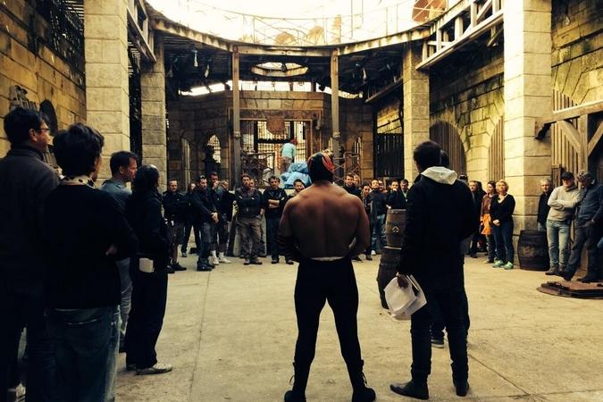 Fort Boyard 2014 : Une petite partie des 150 personnes qui travaillent dur pour vous proposer de belles émissions estivales (23/05/2014 - W. Rovelli)