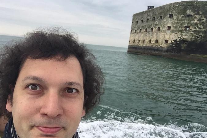 Fort Boyard 2015 : Eric ANTOINE arrive à Fort Boyard (25/05/2015)