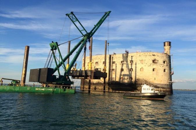 Fort Boyard 2015 - Changement de la plate-forme : Enlèvement de l'ancienne (17/03/2015)