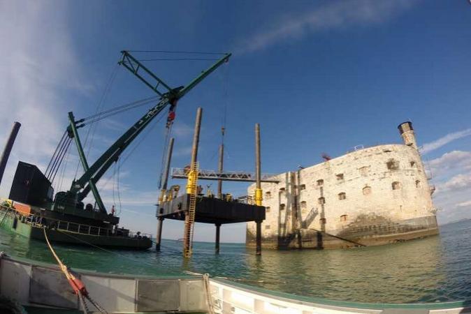 Fort Boyard 2015 - Changement de la plate-forme : Enlèvement de l'ancienne (17/03/2015)