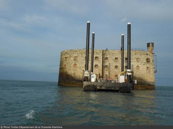 Fort Boyard 2015 - Changement de la plate-forme : Mise en place de la nouvelle (18/03/2015)