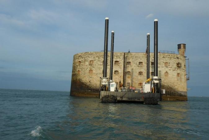 Fort Boyard 2015 - Changement de la plate-forme : Mise en place de la nouvelle (18/03/2015)