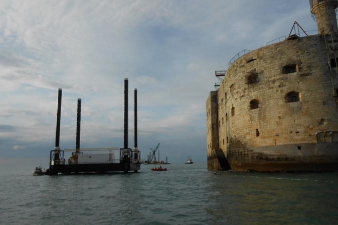 Fort Boyard 2015 - Changement de la plate-forme : Mise en place de la nouvelle (18/03/2015)