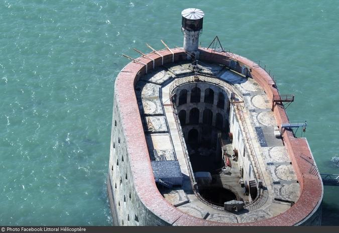 Fort Boyard 2016 - Survol du fort pendant l'installation des nouveautés (24/04/2016)