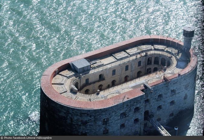 Fort Boyard 2016 - Survol du fort pendant l'installation des nouveautés (24/04/2016)