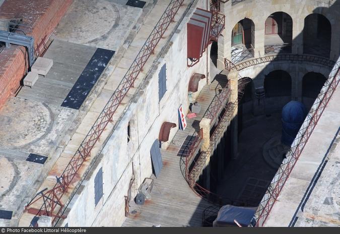 Fort Boyard 2016 - Survol du fort pendant l'installation des nouveautés (24/04/2016)