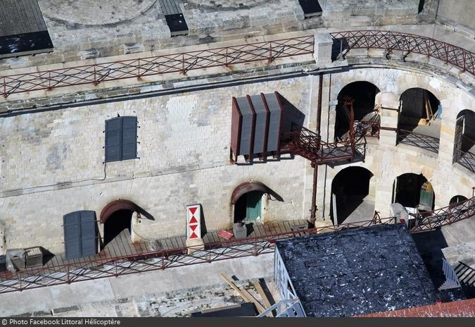 Fort Boyard 2016 - Survol du fort pendant l'installation des nouveautés (24/04/2016)