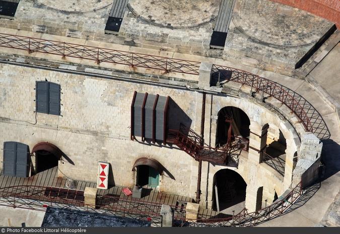 Fort Boyard 2016 - Survol du fort pendant l'installation des nouveautés (24/04/2016)