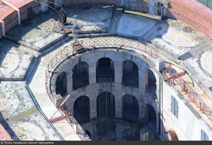 Fort Boyard 2016 - Survol du fort pendant l'installation des nouveautés (24/04/2016)