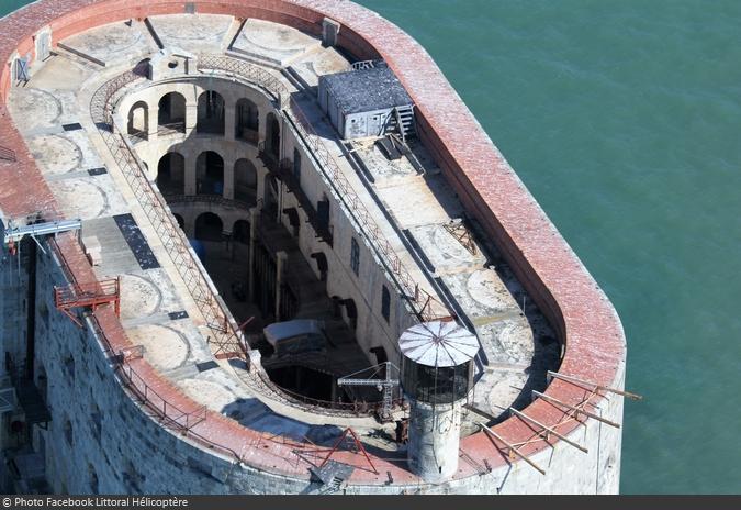 Fort Boyard 2016 - Survol du fort pendant l'installation des nouveautés (24/04/2016)