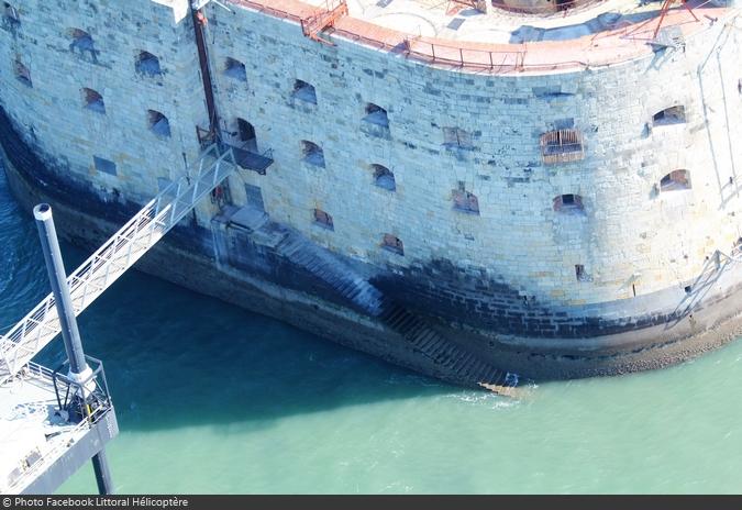 Fort Boyard 2016 - Survol du fort pendant l'installation des nouveautés (24/04/2016)