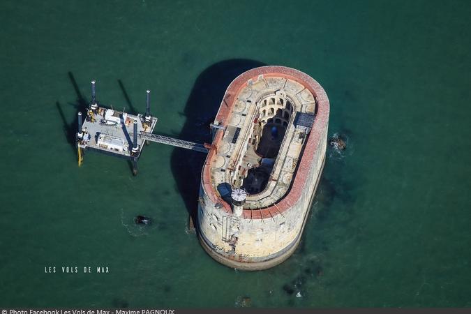 Fort Boyard 2016 - Survol du fort pendant l'installation des nouveautés (24/04/2016)