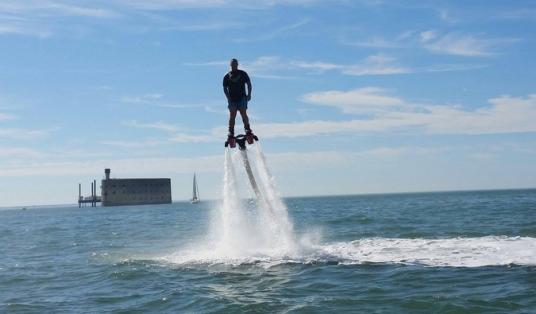 Exemple de Flyboard à proximité du Fort Boyard