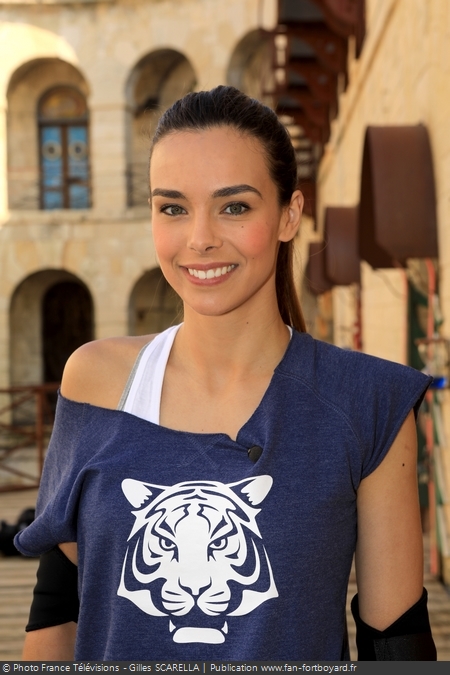 [Spoilers] Présentation > Fort Boyard 2018-01 - Stars de Champagne (23/06/2018) Fort-boyard-2018-officielle-equipe01-08