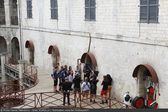 [Spoilers] Présentation > Fort Boyard 2018-07 - Juste humain (18/08/2018) Fort-boyard-2018-officielle-equipe07-coulisses-04