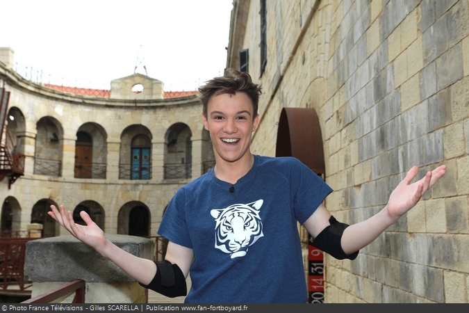  [Spoilers] Présentation > Fort Boyard 2018-09 - Asperger Amitié (01/09/2018) Fort-boyard-2018-officielle-equipe09-04