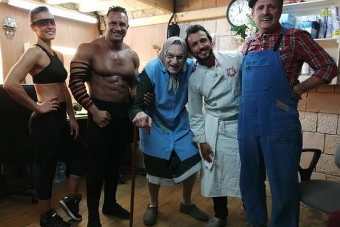 Fort Boyard 2018 - Lady Boo, Mister Boo, les Bodin's et Willy dans la salle des costumes