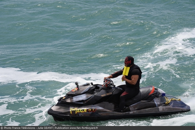 [Spoilers] Présentation > Fort Boyard 2019-06 - Pompiers Solidaires (27/07/2019) Fort-boyard-2019-officielle-equipe06-05