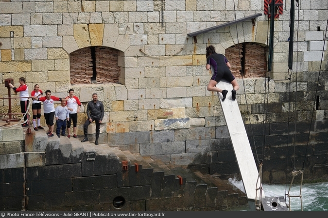 [Spoilers] Présentation > Fort Boyard 2019-06 - Pompiers Solidaires (27/07/2019) Fort-boyard-2019-officielle-equipe06-06