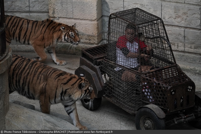 [Spoilers] Présentation > Fort Boyard 2019-07 - Fondation Tara Océan (03/08/2019) Fort-boyard-2019-officielle-equipe07-17