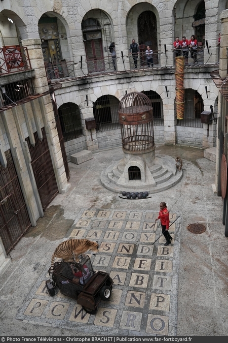 [Spoilers] Présentation > Fort Boyard 2019-07 - Fondation Tara Océan (03/08/2019) Fort-boyard-2019-officielle-equipe07-18