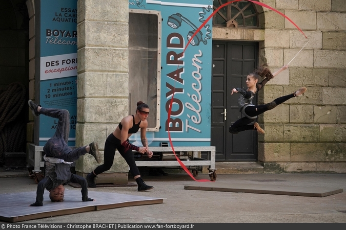 [Spoilers] Présentation > Fort Boyard 2019-09 - Le Rire Médecin (24/08/2019) Fort-boyard-2019-officielle-equipe09-01