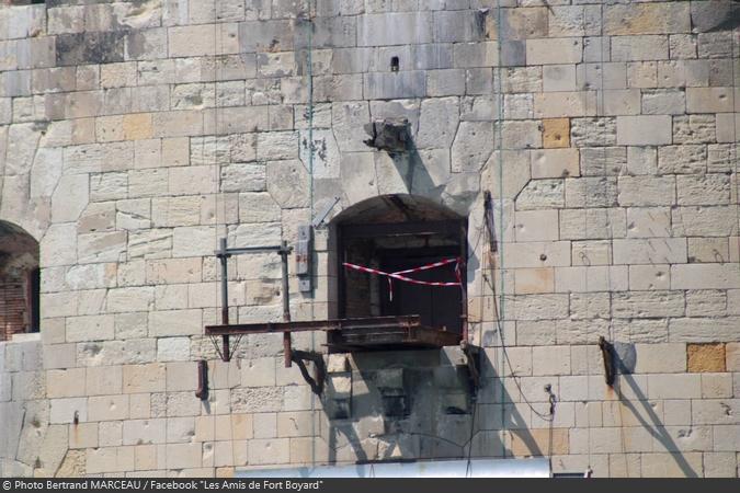 Fort Boyard 2019 - Travaux en cours sur la balcon de la cellule 119 (13/04/2019)