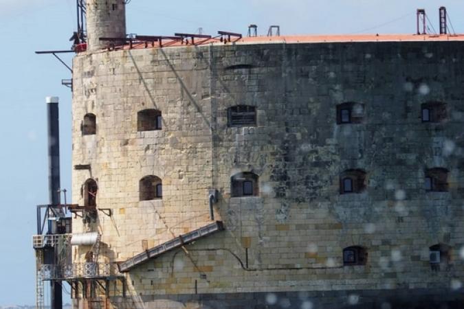 Fort Boyard 2019 - De nouveaux supports de chaque côté de la terrasse (16/04/2019)