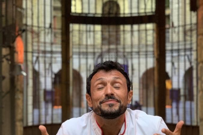 Fort Boyard 2019 - Le Chef Willy devant le chaudron (20/05/2019)