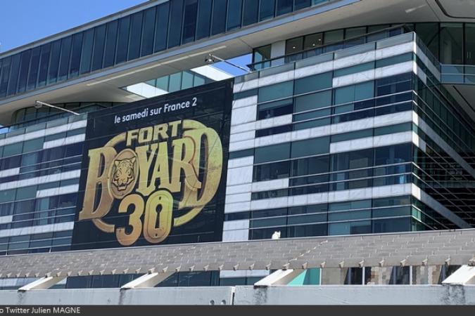 Fort Boyard 2019 - La 30e saison de Fort Boyard s'affiche sur la façade de France Télévisions à Paris