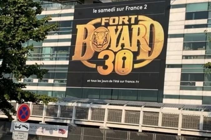 Fort Boyard 2019 - La façade de France Télévisions aux couleurs de la 30e saison (après les tournages)