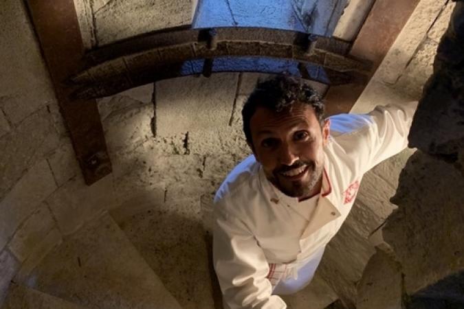 Fort Boyard 2019 - Chef Willy dans l'escalier de la vigie (après les tournages)