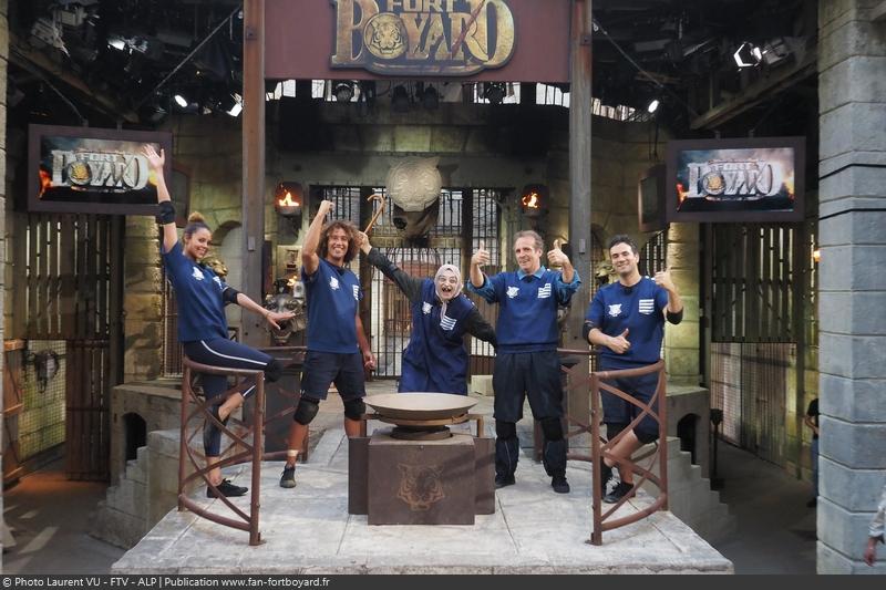 [Spoilers] Présentation > Fort Boyard 2020-06 - Fondation Hôpitaux de Paris - Hôpitaux de France (15/08/2020) Fort-boyard-2020-officielle-equipe06-26