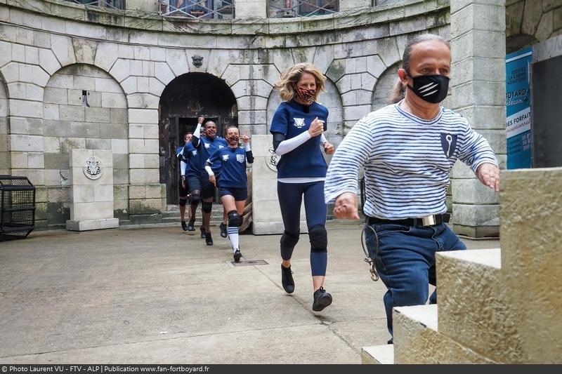 [Spoilers] Présentation > Fort Boyard 2020-10 - Fondation Maud Fontenoy (12/09/2020) Fort-boyard-2020-officielle-equipe10-15