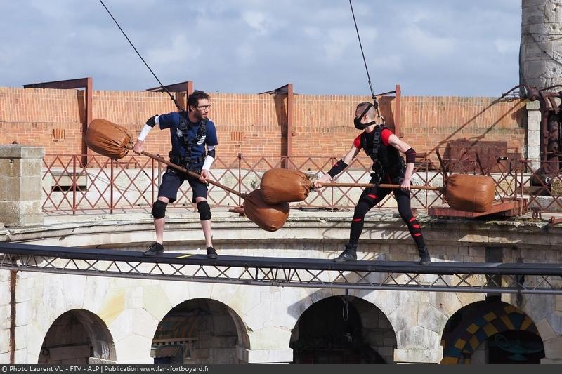 [Spoilers] Présentation > Fort Boyard 2020-11 - Mécénat Chirurgie Cardiaque (19/09/2020) Fort-boyard-2020-officielle-equipe11-18