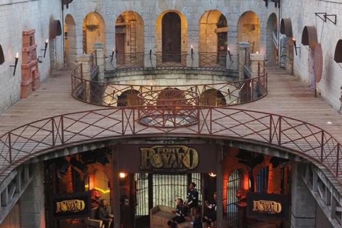 Fort Boyard 2020 - La cour intérieure en soirée