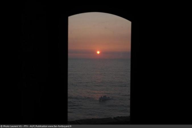 Fort Boyard 2020 - Vue du coucher de soleil depuis une cellule