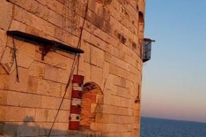 Fort Boyard 2020 - Fin de journée sur le fort, on peut voir l'aventure de la Course-poursuite (25/05/2020)