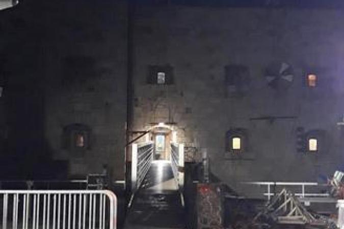 Fort Boyard 2020 - Le départ des dernières membres de la production se fait à la nuit tombée (25/05/2020)