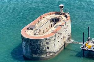 Fort Boyard 2020 - Vue aérienne du fort pendant la période d'installation (01/06/2020)