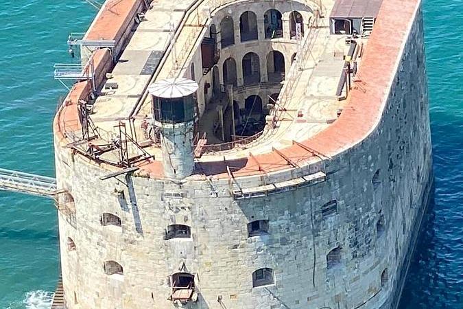 Fort Boyard 2020 - Vue aérienne du fort pendant la période d'installation (01/06/2020)