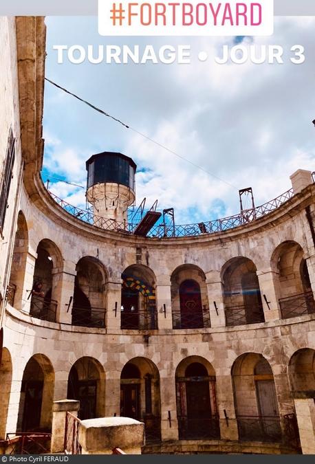 Photos des tournages Fort Boyard 2020 (production + candidats) - Page 17 Fort-boyard-2020-tournage-088